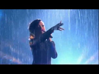 rihanna performed "diamonds" on the british tv show "x factor"